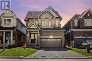 118 Lorne Thomas Pl in New Tecumseth, ON - Building Photo