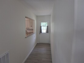 13573 U.S. Hwy 87 W, Unit 120 in La Vernia, TX - Building Photo