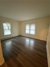 7 Barnes St in Pawtucket, RI - Building Photo - Building Photo