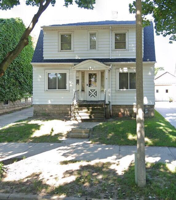 property at 609 N 52nd St