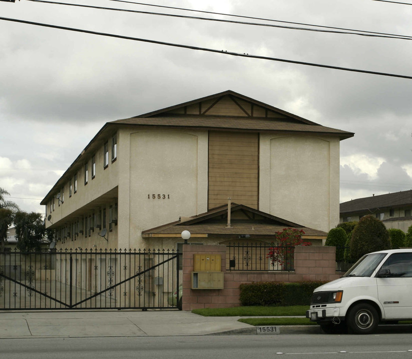 15531 Woodruff Ave in Bellflower, CA - Building Photo