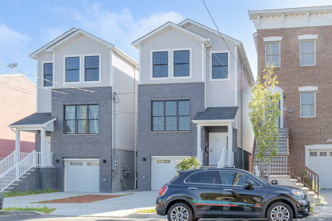 18 Fisk St in Jersey City, NJ - Foto de edificio - Building Photo