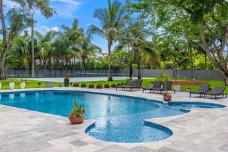 13600 SW 67th Ave in Palmetto Bay, FL - Building Photo - Building Photo