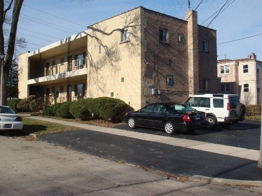 4858 W Lee St in Skokie, IL - Building Photo