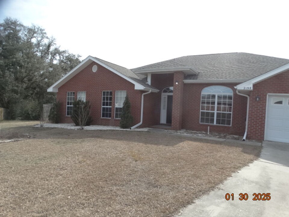 2198 Hagood Loop in Crestview, FL - Building Photo