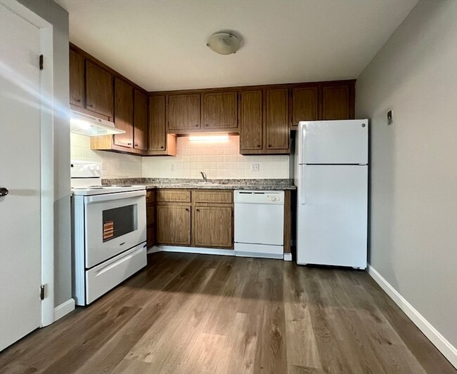 property at 3 Old Colony Ln