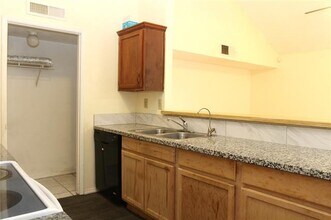 2443 Limestone Dr in Arlington, TX - Building Photo - Building Photo