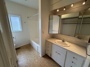 1426 SE Bybee Blvd in Portland, OR - Building Photo - Building Photo