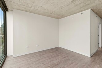 179 W Huron St in Chicago, IL - Building Photo - Building Photo