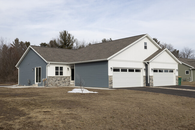 920 Green Pastures Trl in Plover, WI - Foto de edificio - Building Photo