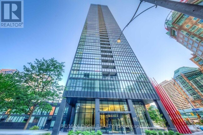 110 Charles St E in Toronto, ON - Building Photo - Building Photo