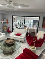 10271 N Circle Lake Dr in Boynton Beach, FL - Building Photo