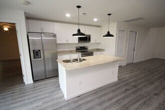 182 Hillock Ave NW in Palm Bay, FL - Building Photo - Building Photo