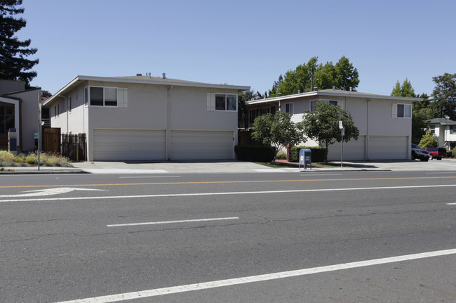 Bel Air Apartments in San Carlos, CA - Foto de edificio - Building Photo