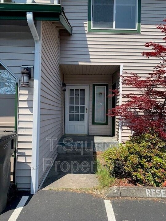 15815 Admiralty Way in Lynnwood, WA - Building Photo