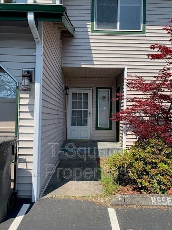 property at 15815 Admiralty Way