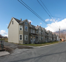 17-31 Jordan St in Adams, MA - Building Photo