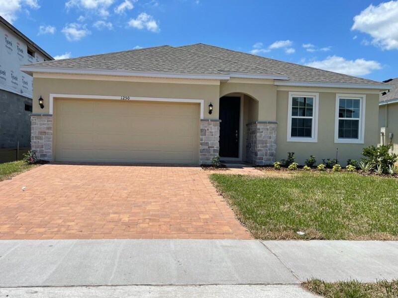 1250 Palm St in St. Cloud, FL - Building Photo