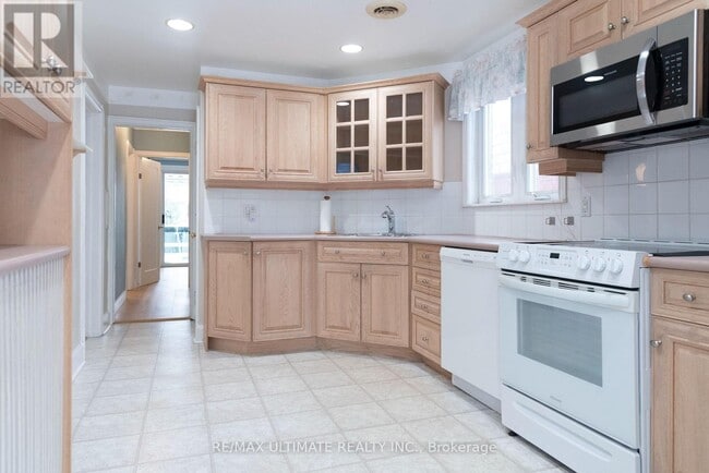 property at 7 Joanith Dr
