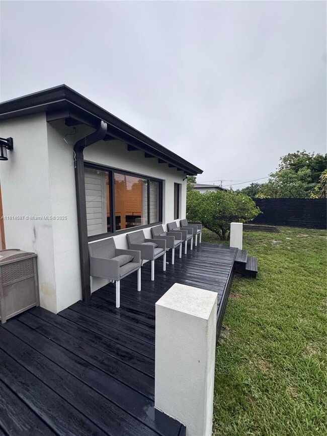 6346 SW 9th St in West Miami, FL - Building Photo - Building Photo