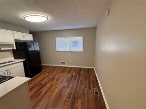 8117 Attleboro Dr in Jonesboro, GA - Foto de edificio - Building Photo