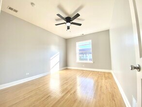 1010 W Sunnyside Ave, Unit #1010-3 in Chicago, IL - Building Photo - Building Photo