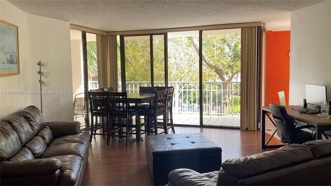 2000 Towerside Terrace, Unit 412 in Miami, FL - Building Photo - Building Photo