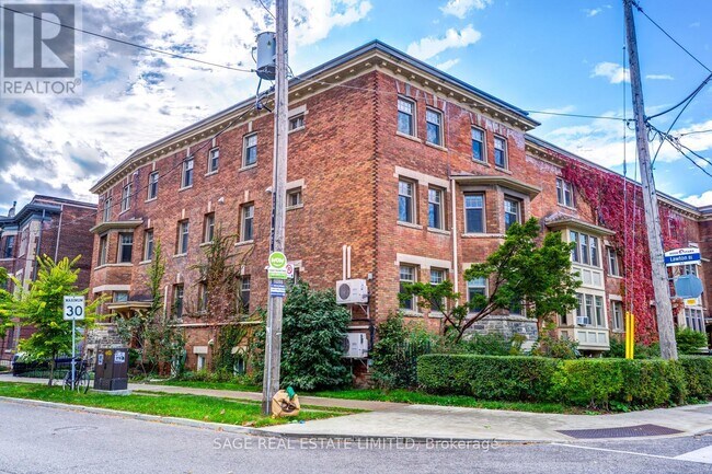 3 Lonsdale Rd in Toronto, ON - Building Photo - Building Photo