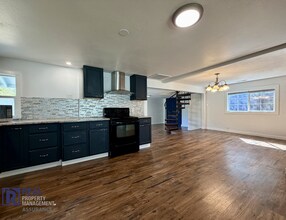 19665 SW Alexander St in Aloha, OR - Building Photo - Building Photo