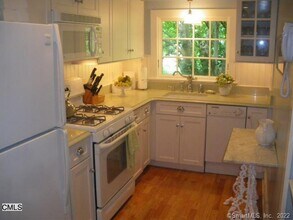 18 Hillandale Rd in Westport, CT - Building Photo - Building Photo