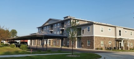 Mill Point Place Senior Living in Spring Lake, MI - Foto de edificio - Building Photo