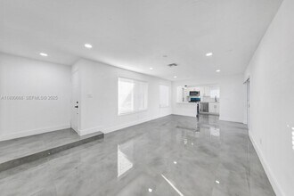 3210 NW 72nd Way in Hollywood, FL - Building Photo - Building Photo