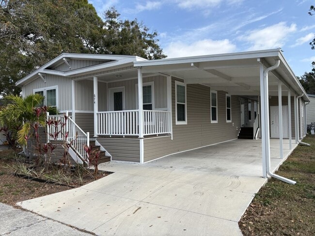 7501 142nd Ave N in Largo, FL - Building Photo - Building Photo