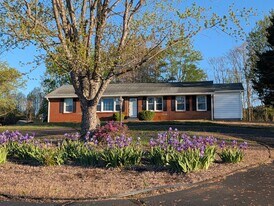 6138 Village Hwy in Lynchburg, VA - Building Photo