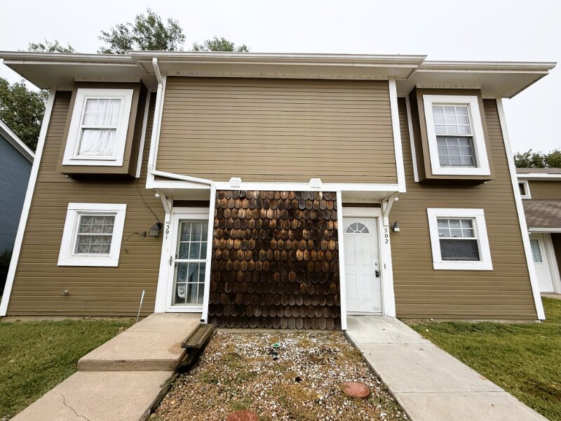 6725 W Shade Ln in Wichita, KS - Building Photo