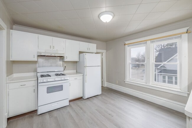 1668 Oregon St in Oshkosh, WI - Building Photo - Building Photo