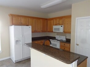 7495 Sedgebrook Dr E in Stanley, NC - Foto de edificio - Building Photo