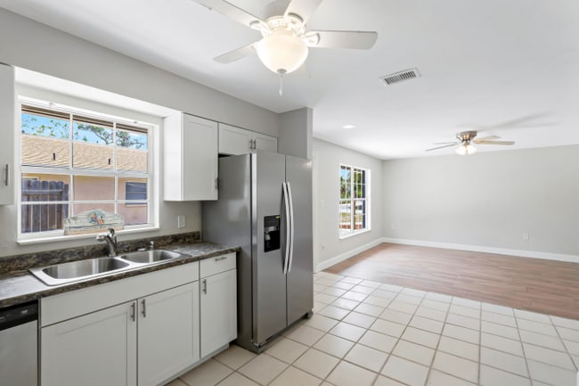 4400 Pine Lake Rd in Bonita Springs, FL - Building Photo - Building Photo