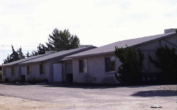 12783 Kiowa Rd in Apple Valley, CA - Building Photo - Building Photo