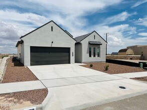 208 Farnborough St in El Paso, TX - Building Photo - Building Photo