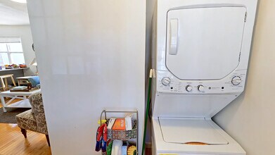 50 Derby St, Unit 3 in Hingham, MA - Building Photo - Building Photo