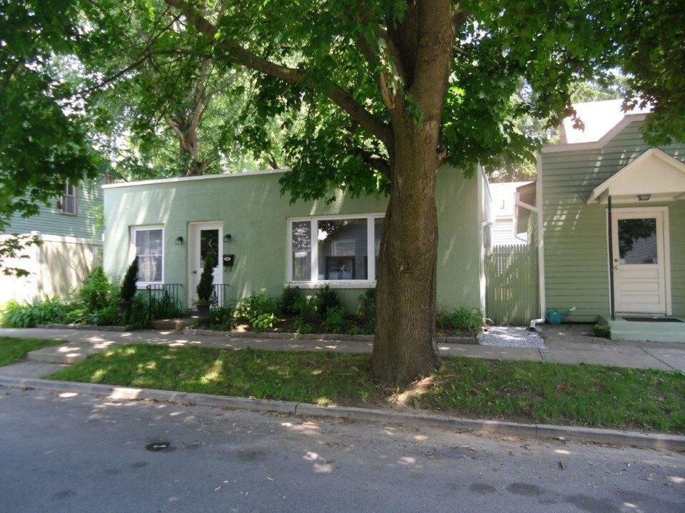 50 Beekman St in Saratoga Springs, NY - Building Photo