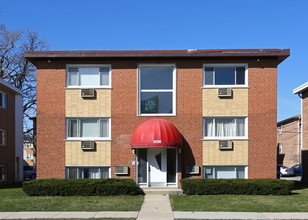 6136 Gage St in Des Plaines, IL - Building Photo - Building Photo