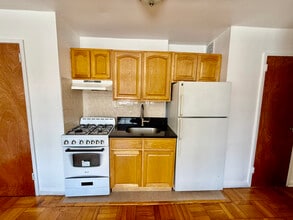 122 Bruce Ave in Yonkers, NY - Foto de edificio - Building Photo