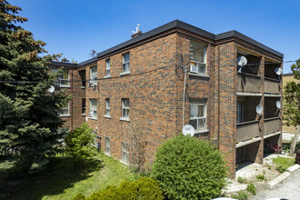 54 Neptune Dr in Toronto, ON - Building Photo - Building Photo