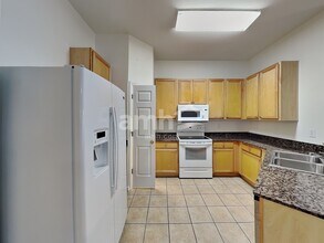 2248 Roanoke Springs Dr in Ruskin, FL - Foto de edificio - Building Photo