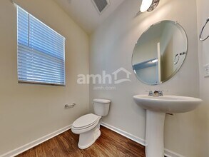 143 Orion Way in Moncks Corner, SC - Foto de edificio - Building Photo