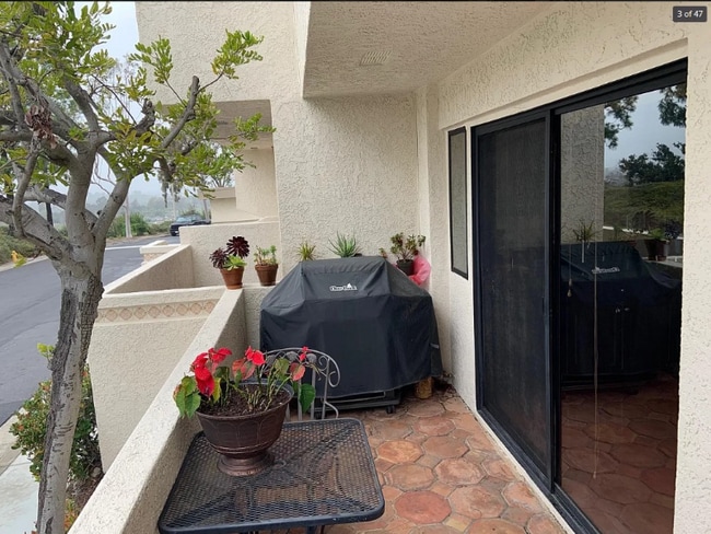 21834 Mirador in Mission Viejo, CA - Foto de edificio - Building Photo