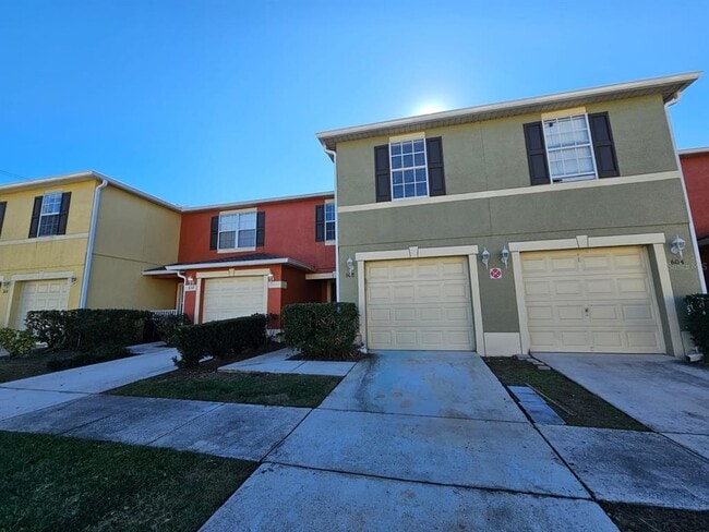 608 Cresting Oak Cir in Orlando, FL - Building Photo - Building Photo