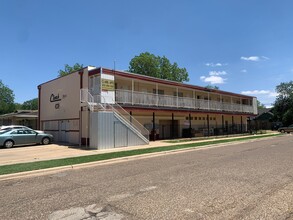 Clark Apartments in Lubbock, TX - Foto de edificio - Building Photo